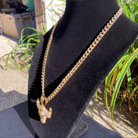Gold Chain Cuban 8mm and Icy Diamond Bull Pendant Charm Set - Picture 3 of 8